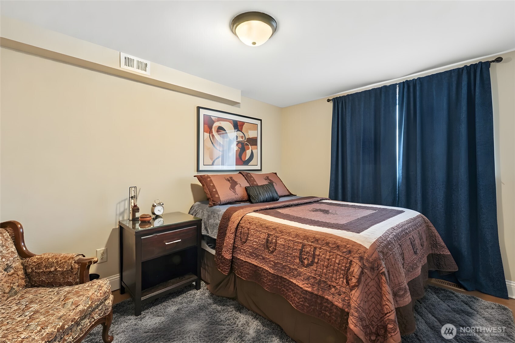 371 Hill Road Walla Walla, WA 99362 - Photo 32 of 40 a bedroom with a bed and a painting on the wall
