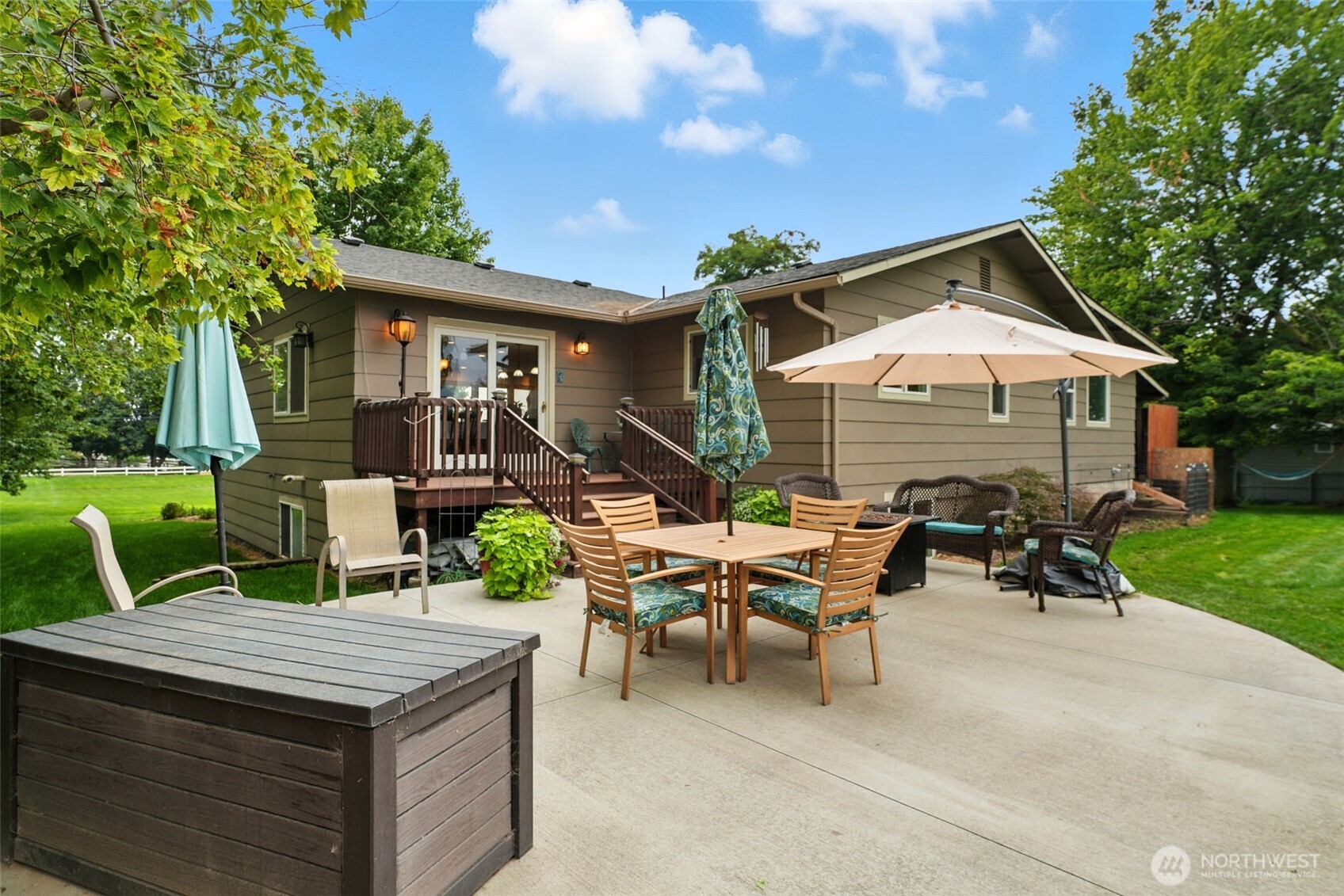 371 Hill Road Walla Walla, WA 99362 - Photo 37 of 40 a view of a patio with table and chairs under an umbrella