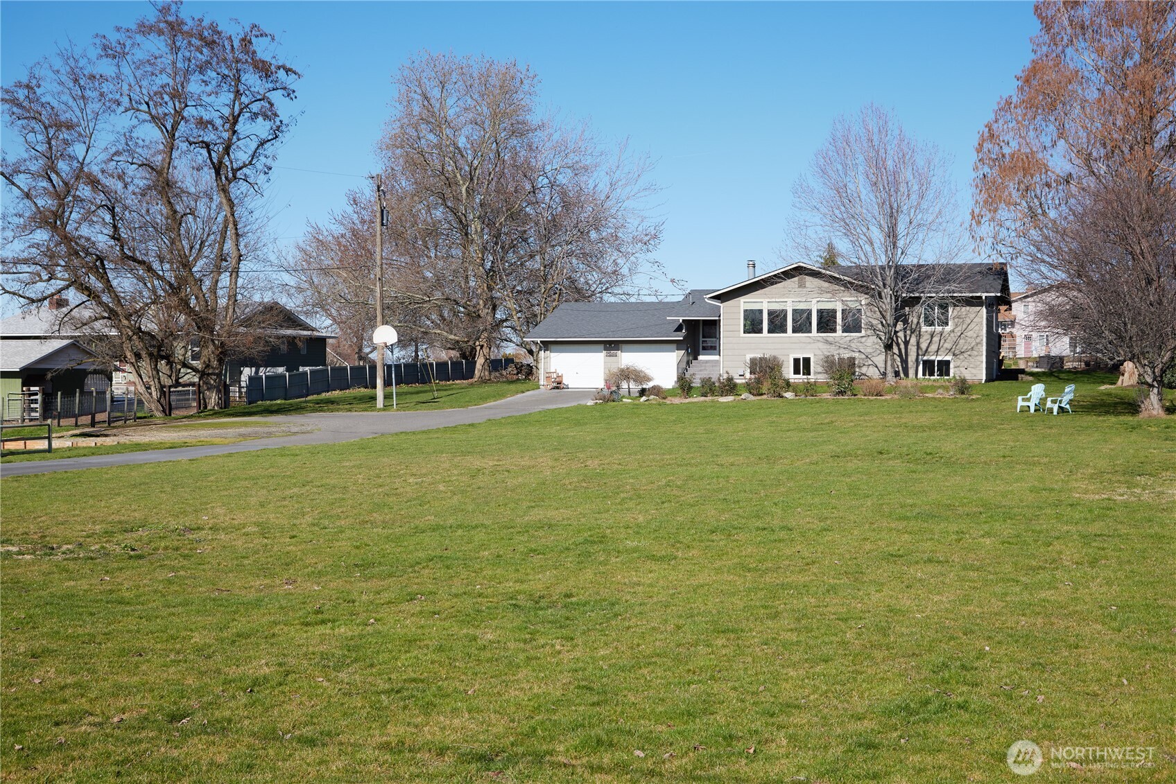 371 Hill Road Walla Walla, WA 99362 - Photo 5 of 40 a view of a house with a yard