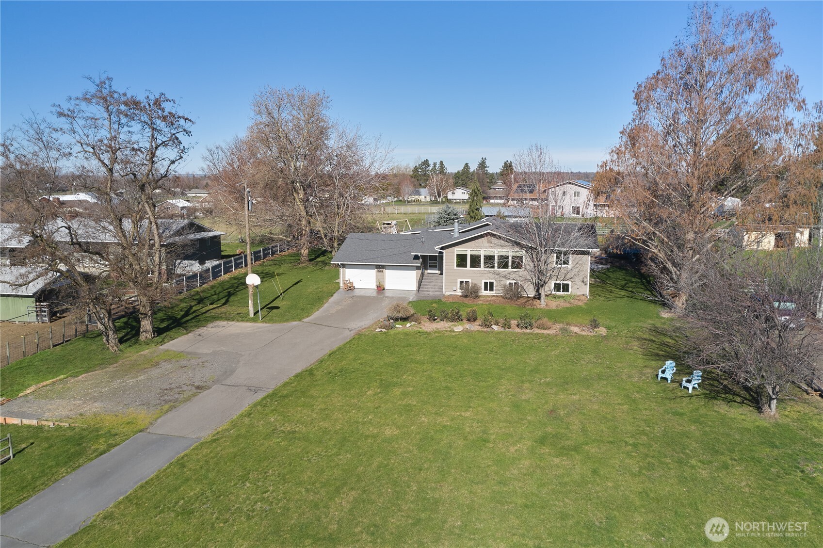 371 Hill Road Walla Walla, WA 99362 - Photo 7 of 40 a view of a house with a yard