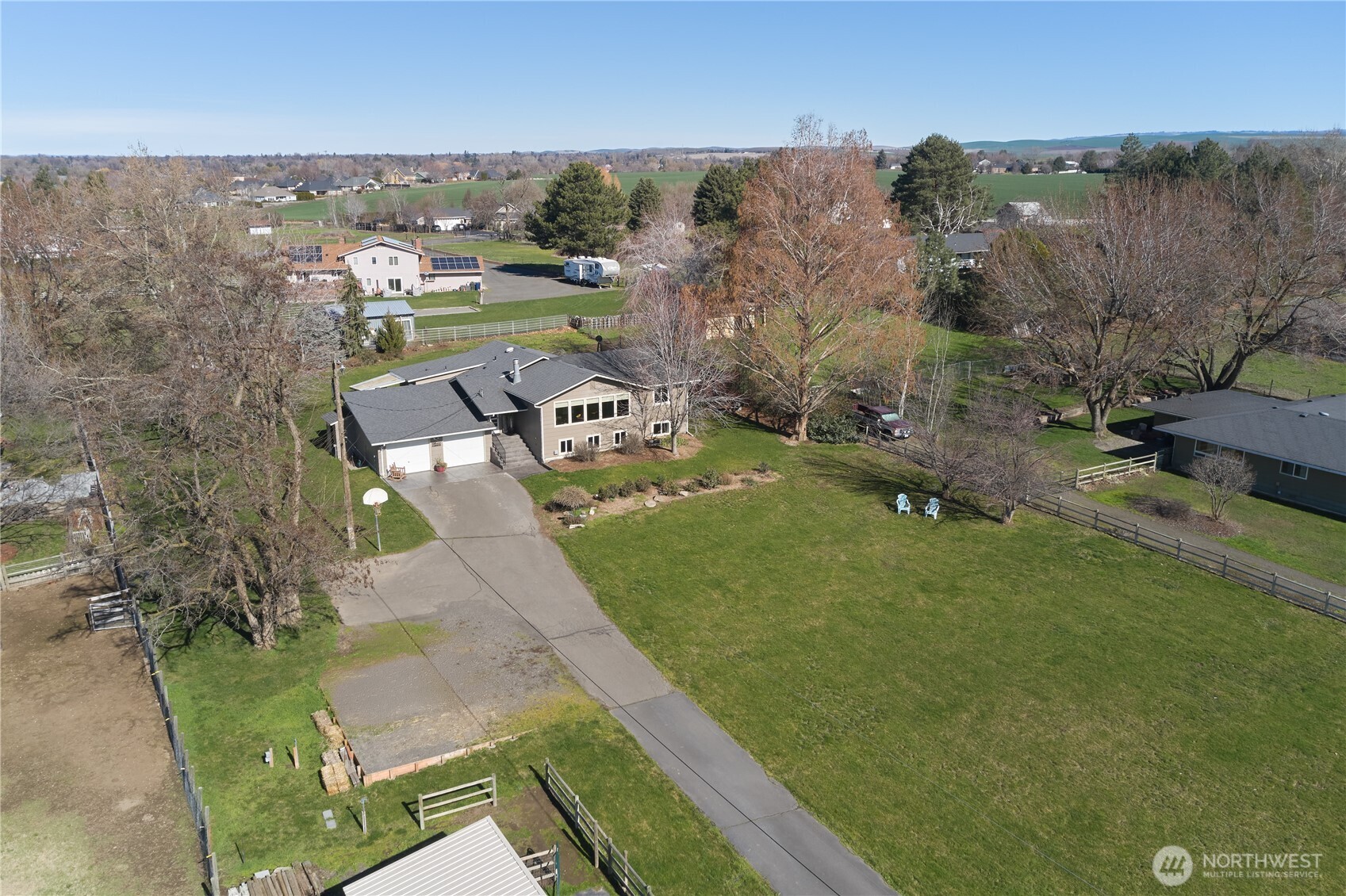 371 Hill Road Walla Walla, WA 99362 - Photo 8 of 40 a view of a city