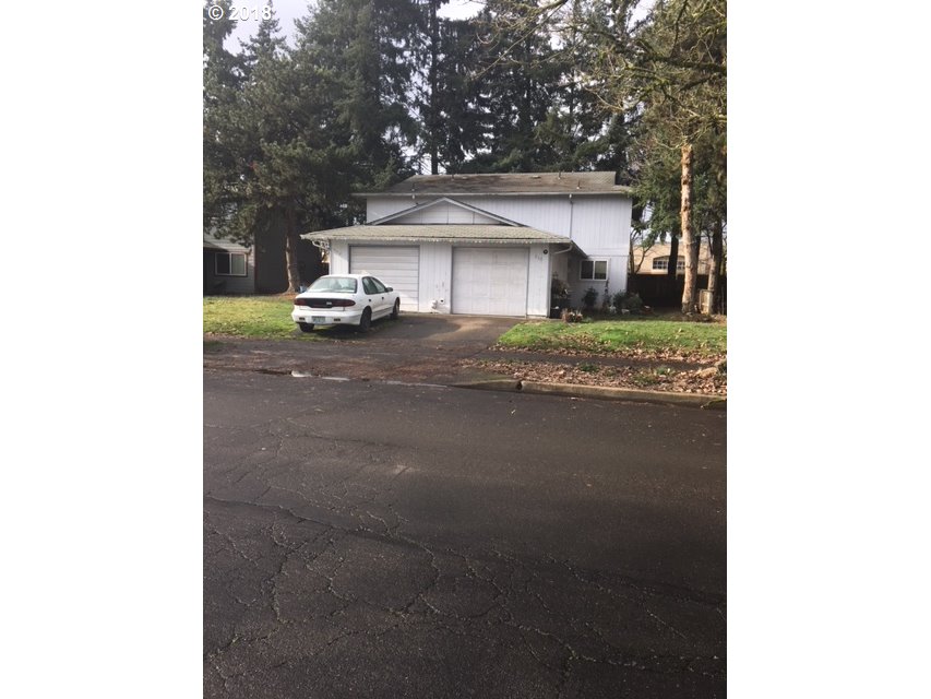 988 North Cloverleaf Loop Springfield, OR 97477 - Photo 1 of 1 a front view of a house with a yard