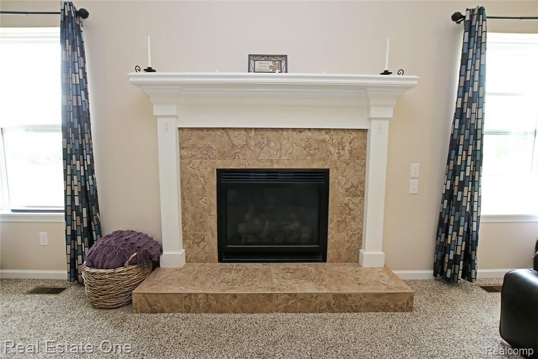 5076 Hidden Ridge Road Metamora, MI 48455 - Photo 9 of 46 9) Living Room.jpg