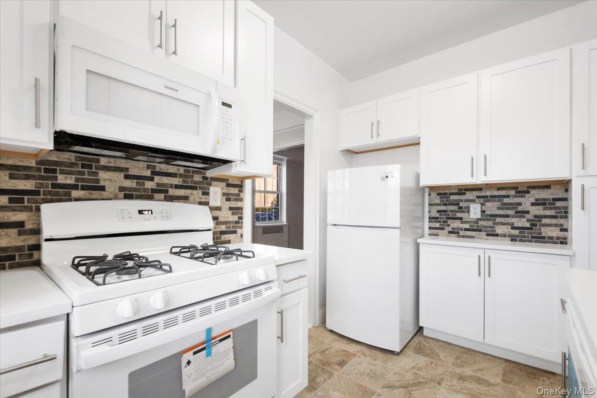 45 Popham Road, Unit 1E Scarsdale, NY 10583 - Photo 10 of 24 a kitchen with a stove and a refrigerator