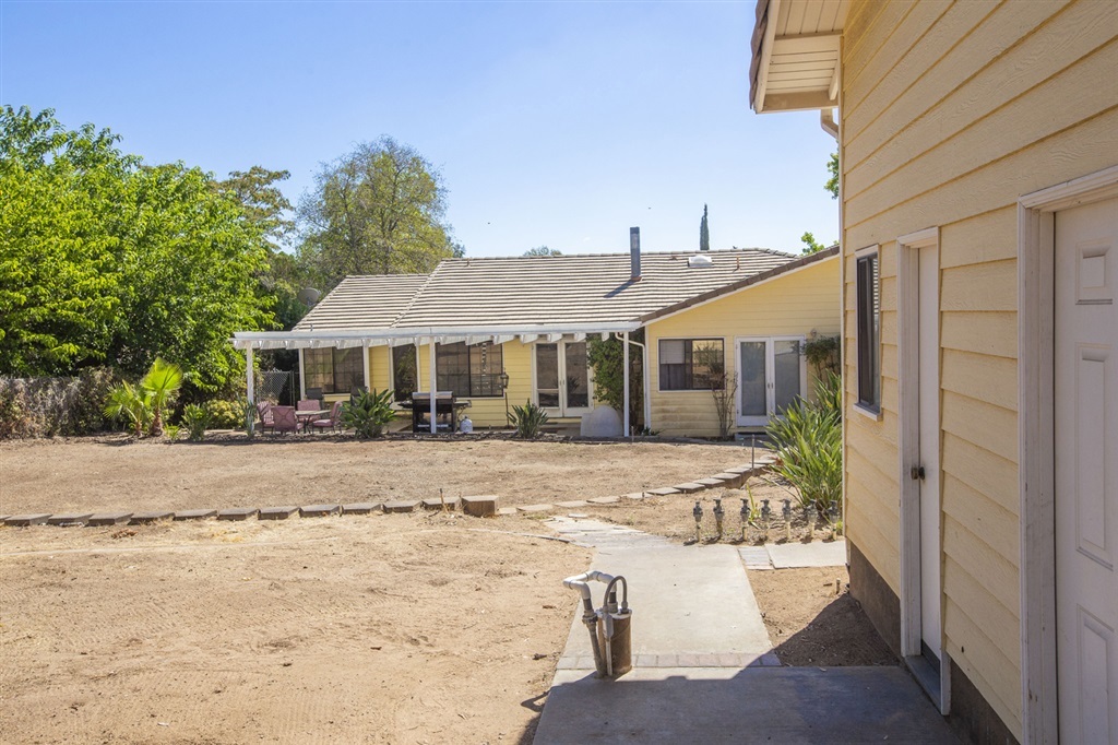 16526 Dartolo Road Ramona, CA 92065 - Photo 8 of 10 Gallery Image 8