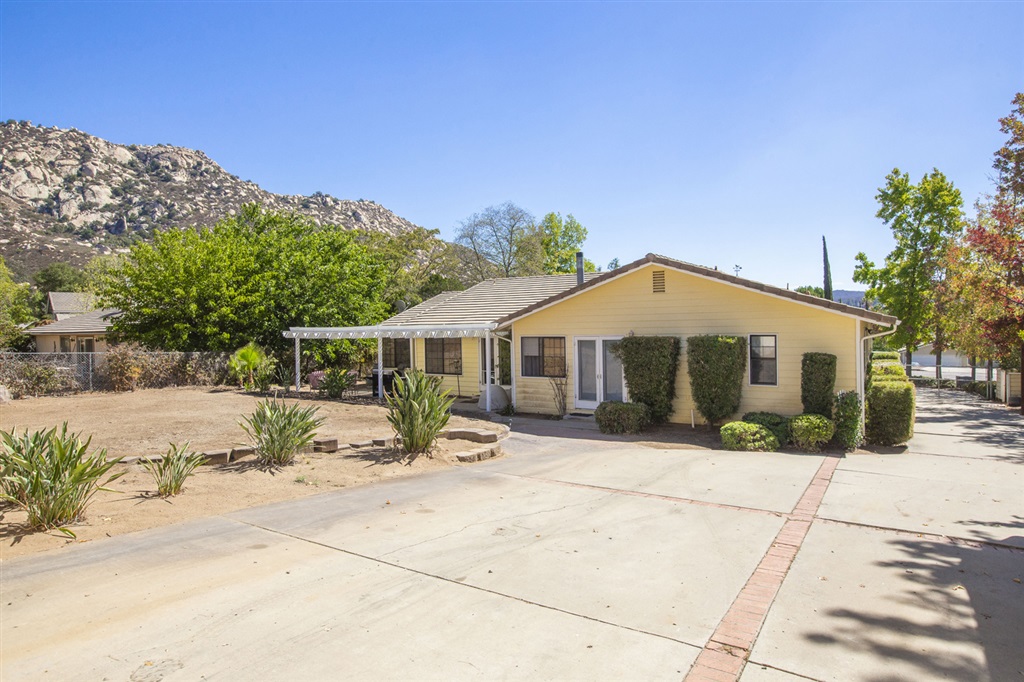 16526 Dartolo Road Ramona, CA 92065 - Photo 9 of 10 Gallery Image 9