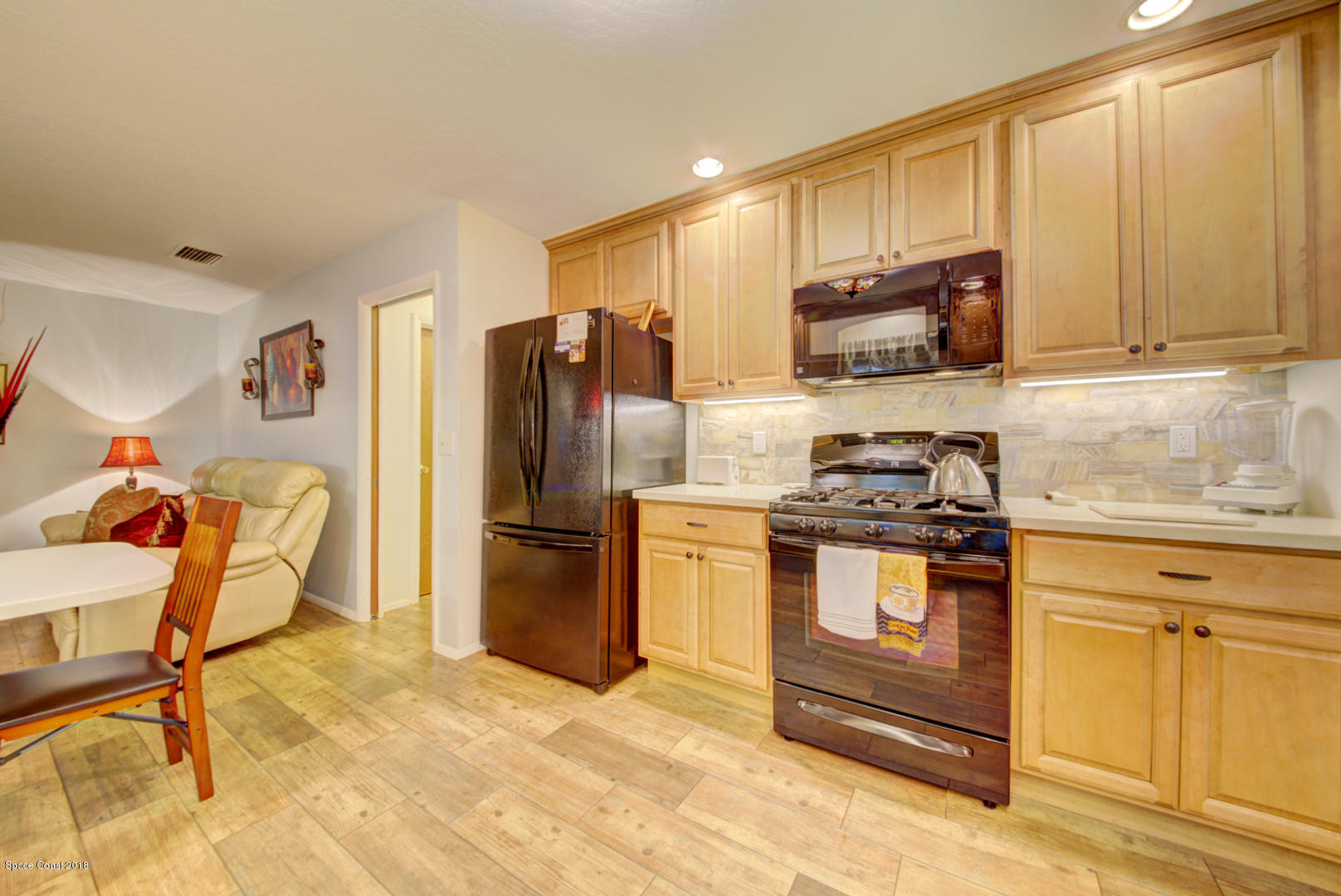 1030 Sunswept Road Northeast Palm Bay, FL 32905 - Photo 17 of 39 kitchen with tile backsplash