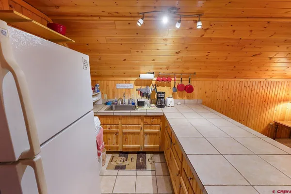 a view of an empty room with a sink