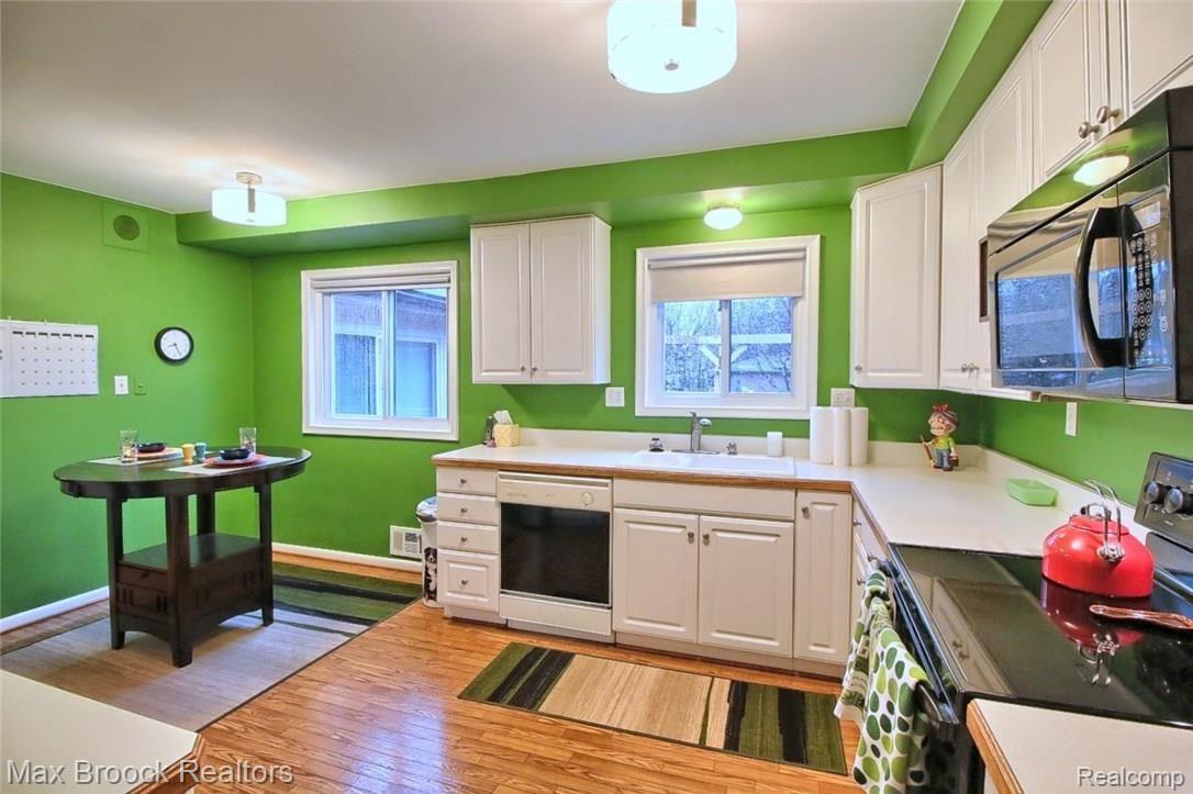 28379 New Castle Road Farmington, MI 48331 - Photo 9 of 24 Kitchen_2nd_View.jpg