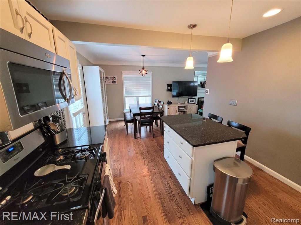 1168 Vernier Road Grosse Pointe Woods, MI 48236 - Photo 6 of 21