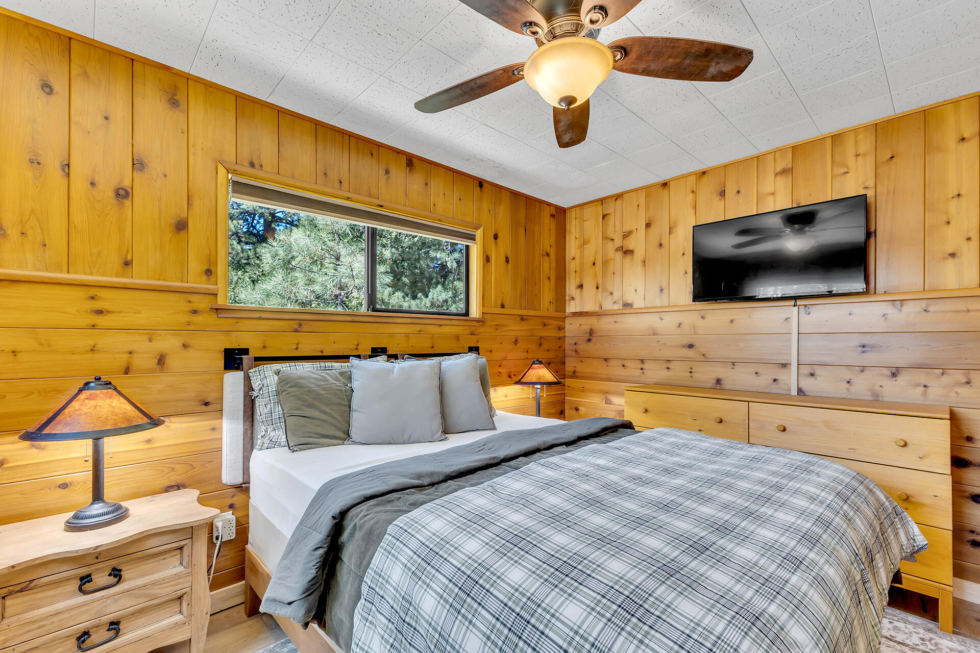 52646 Chickadee Lane Idyllwild, CA 92549 - Photo 29 of 73 a bedroom with a bed and a flat screen tv