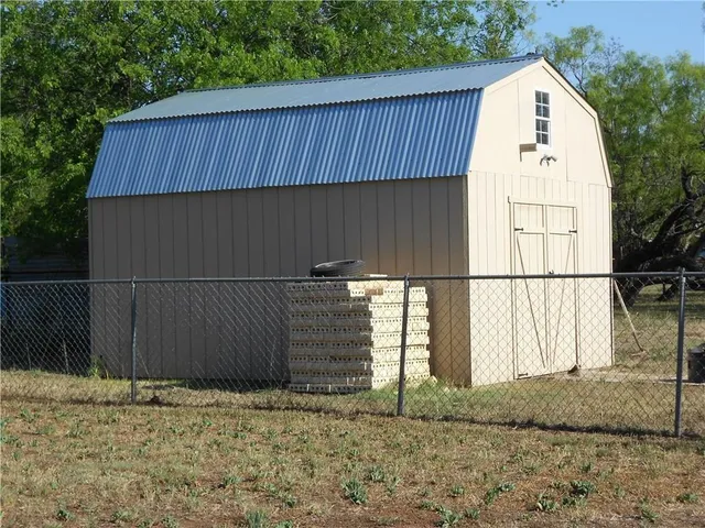 $995 | 565 Main Street, Lawn, TX 79530