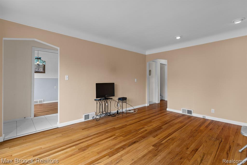 1175 Eaton Road Berkley, MI 48072 - Photo 4 of 28