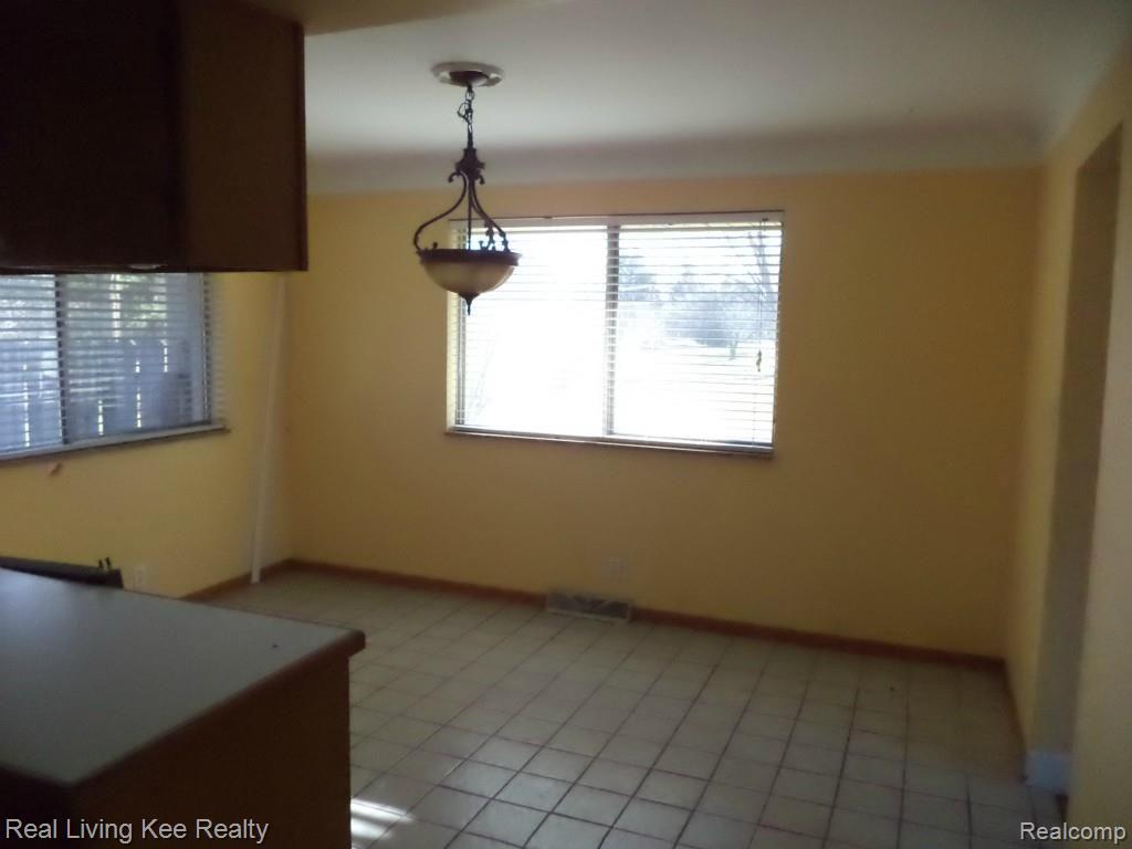 2129 Hamlin Court Rochester, MI 48307 - Photo 7 of 15 DSC00027.jpg