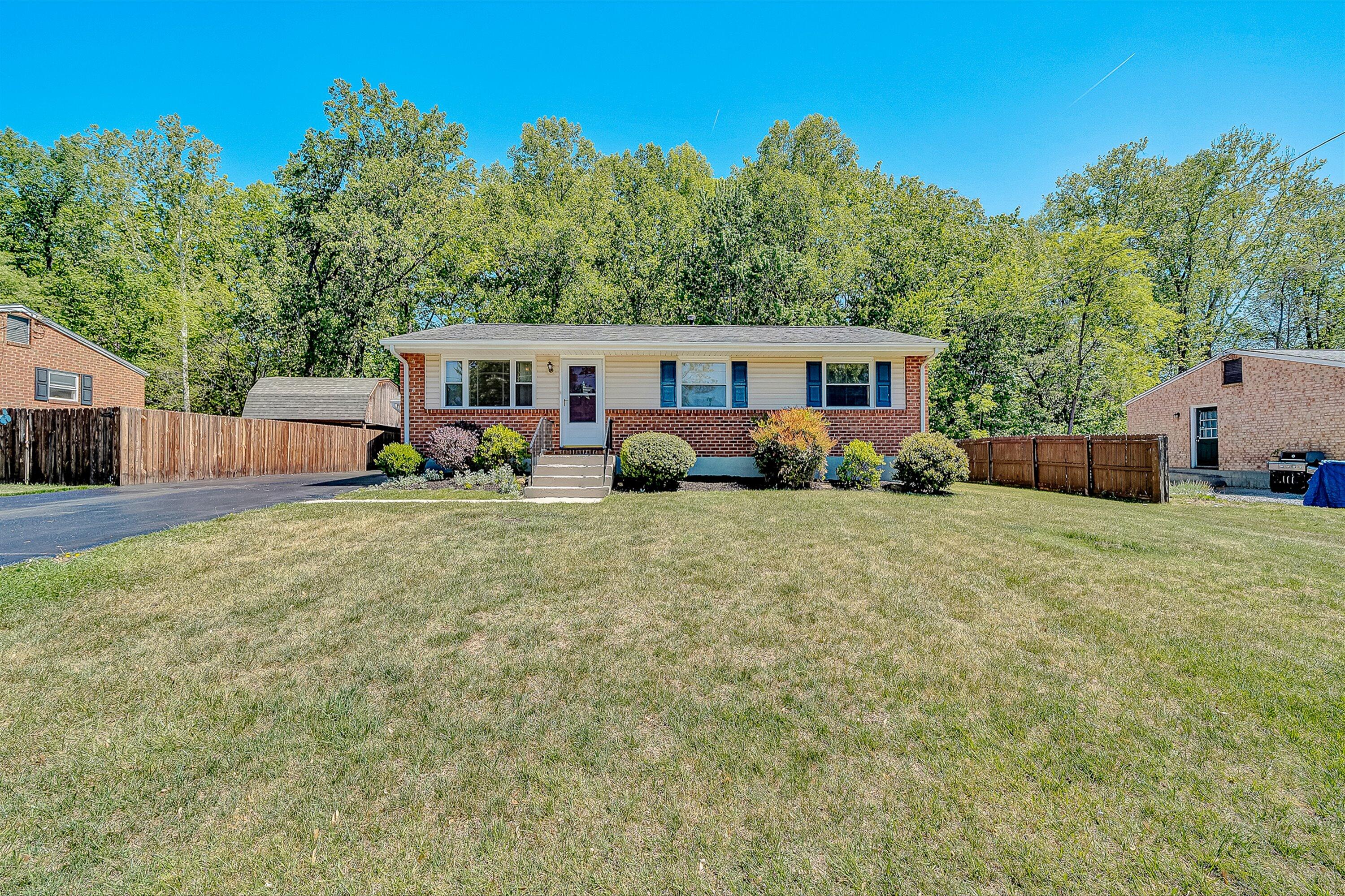 2725 Beaver Brook Road Salem, VA 24153 - Photo 2 of 40 01-VM-04269