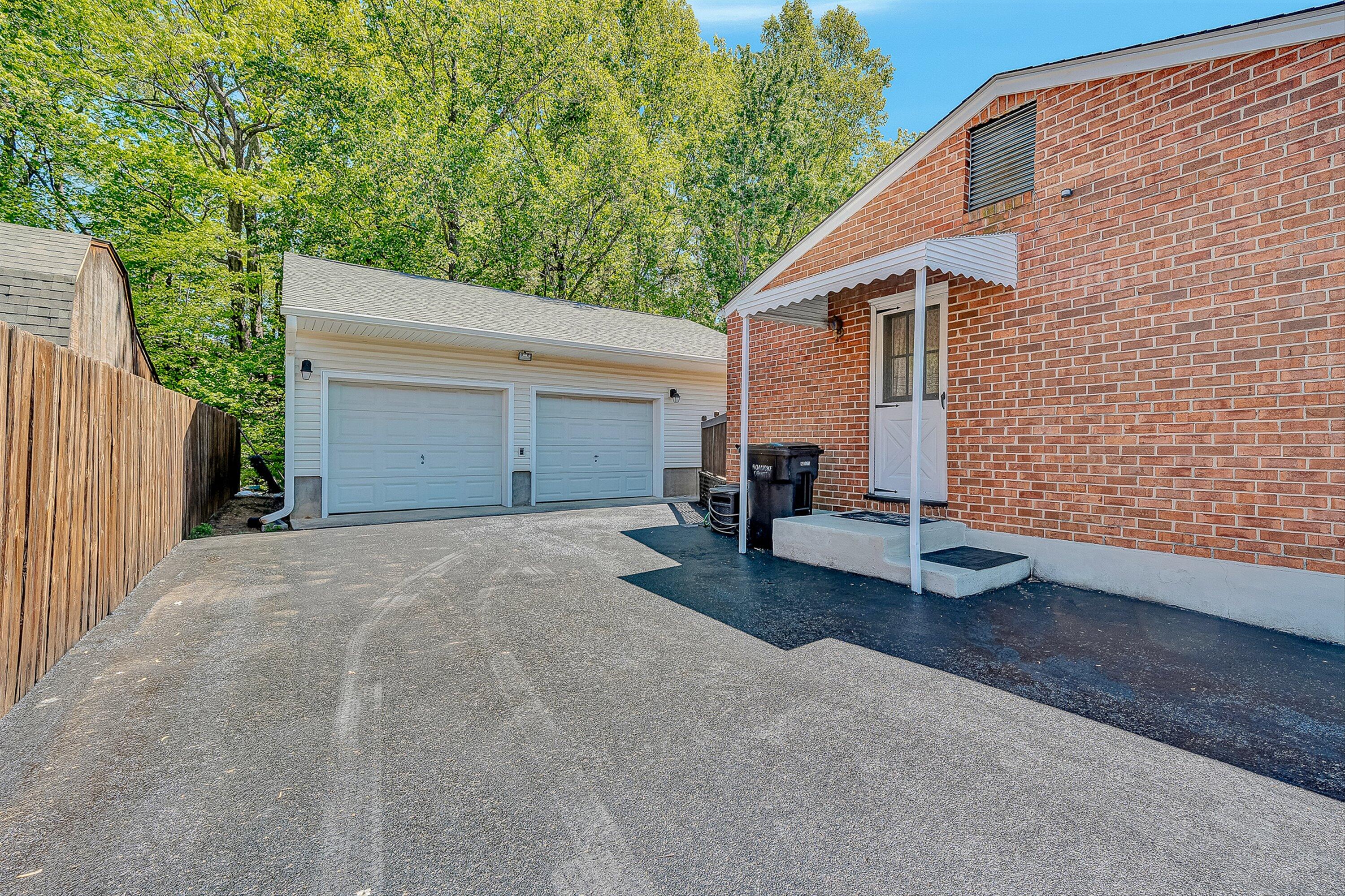 2725 Beaver Brook Road Salem, VA 24153 - Photo 3 of 40 31-VM-04251