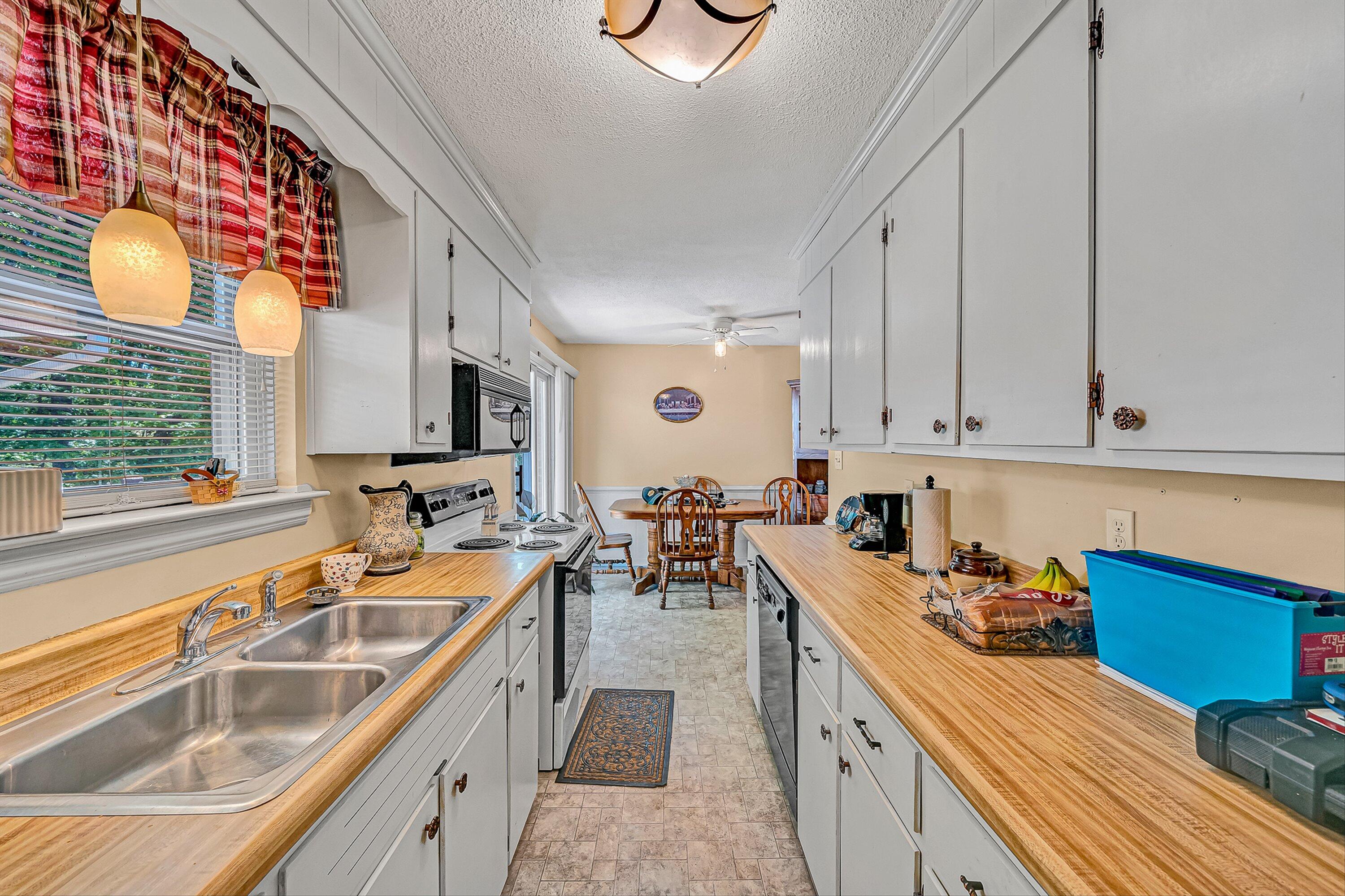 2725 Beaver Brook Road Salem, VA 24153 - Photo 7 of 40 11-VM-04209
