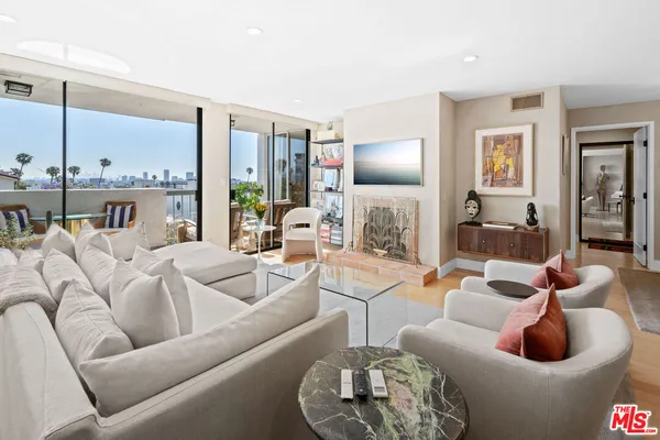$1,199,999 | 321 North Oakhurst Drive, Unit 601, Beverly Hills, CA 90210