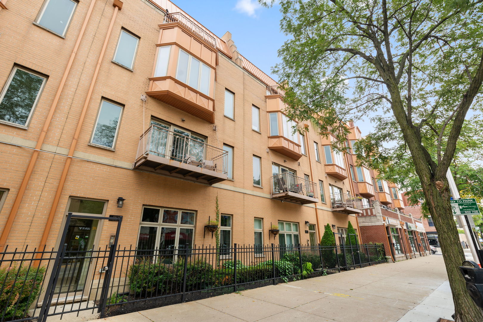 1925 South State Street, Unit 1 Chicago, IL 60616 - Photo 1 of 15 Gallery Image 1