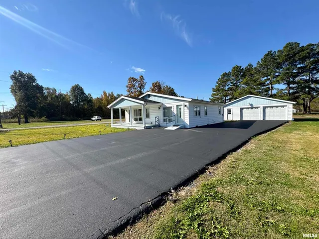 $130,000 | 305 Railroad Street, Tamms, IL 62988