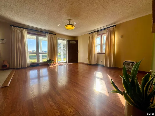 $130,000 | 305 Railroad Street, Tamms, IL 62988