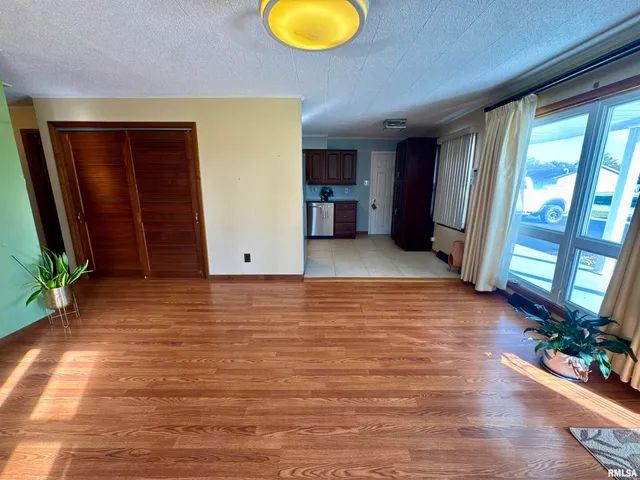 $130,000 | 305 Railroad Street, Tamms, IL 62988