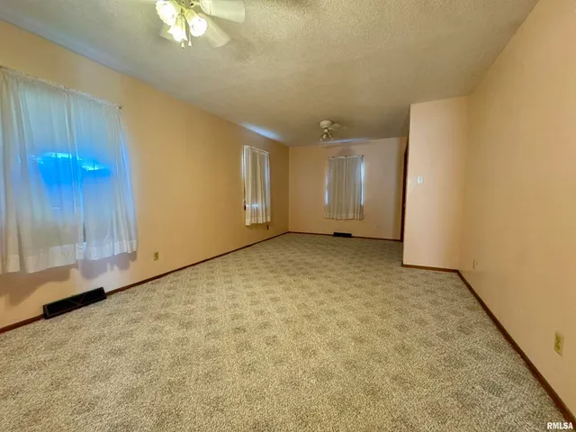 $130,000 | 305 Railroad Street, Tamms, IL 62988