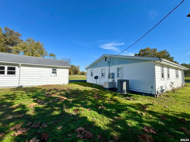 $130,000 | 305 Railroad Street, Tamms, IL 62988