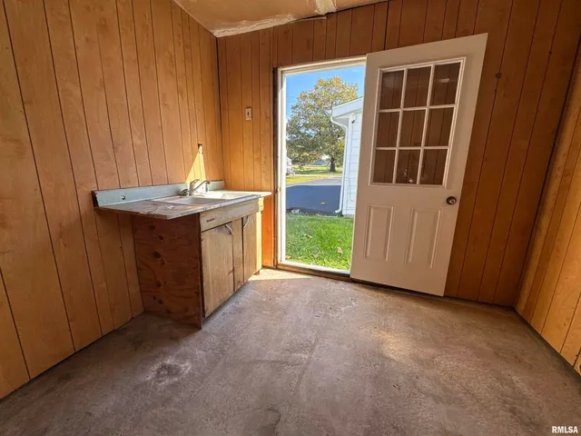 $130,000 | 305 Railroad Street, Tamms, IL 62988