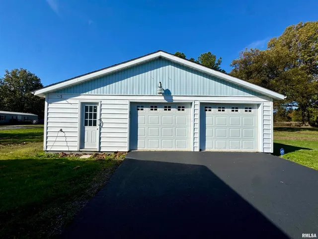 $130,000 | 305 Railroad Street, Tamms, IL 62988