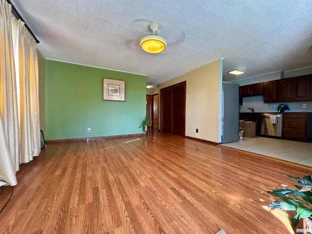 $130,000 | 305 Railroad Street, Tamms, IL 62988