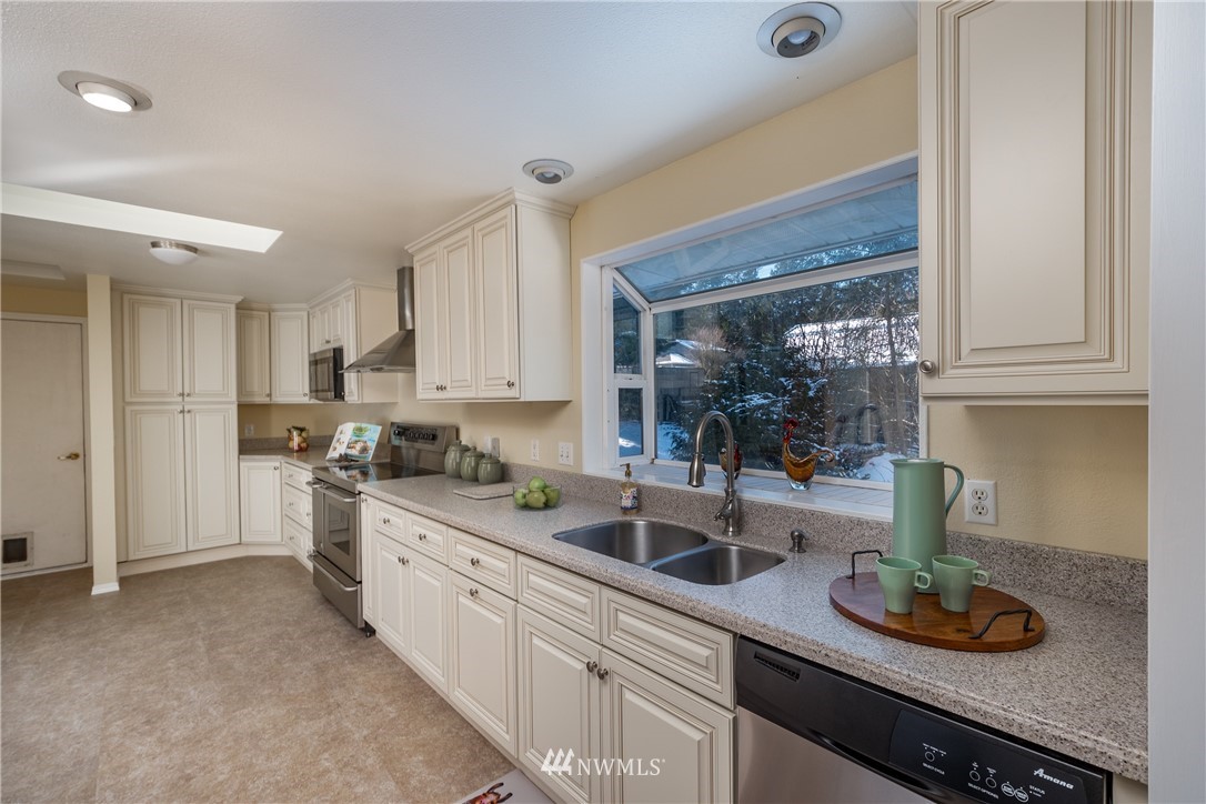 1966 Buckthorn Road Oak Harbor, WA 98277 - Photo 6 of 40 Gallery Image 6