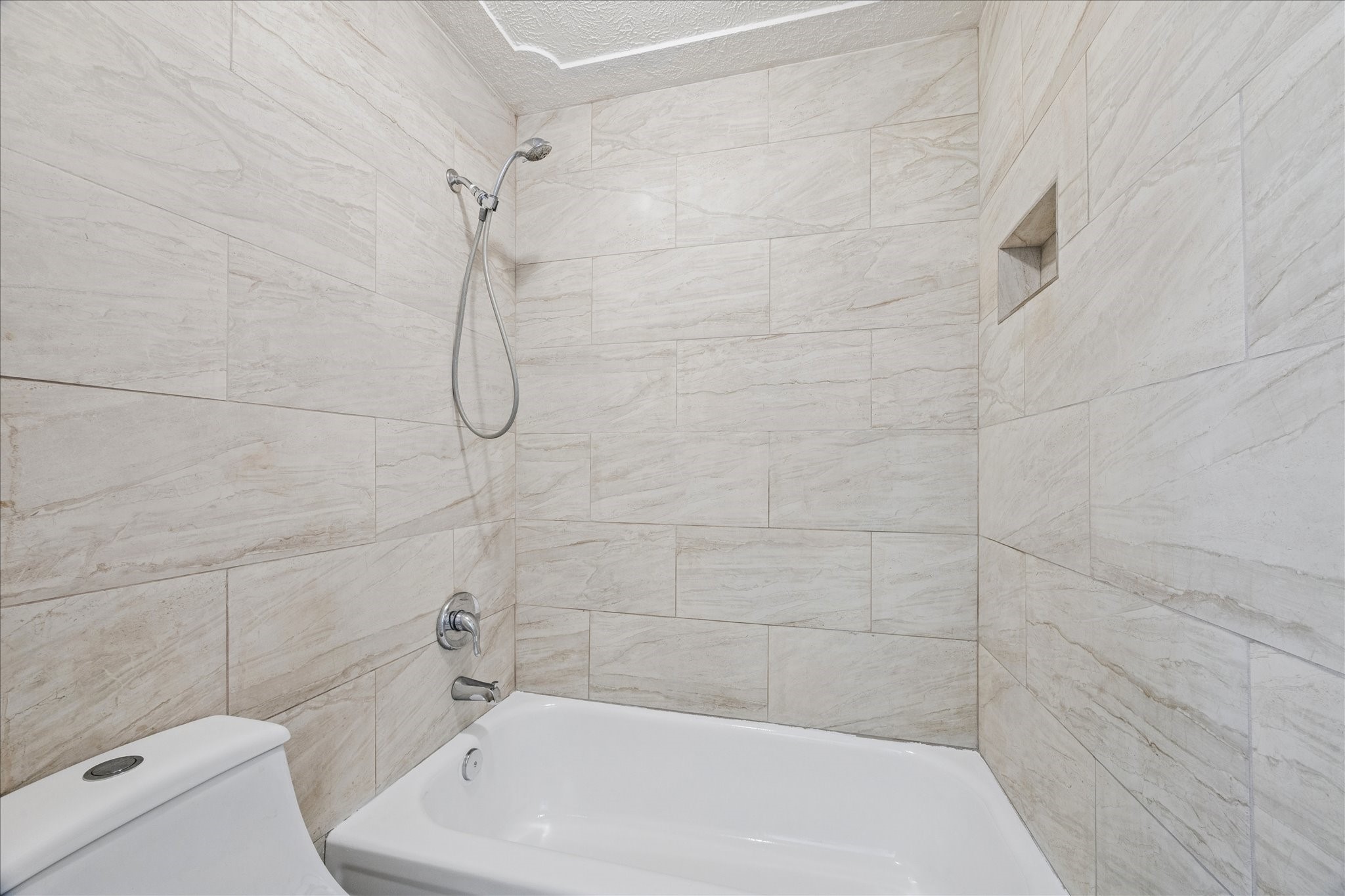 11433 Sabo Road Houston, TX 77089 - Photo 14 of 19 View of the spa like bathroom.