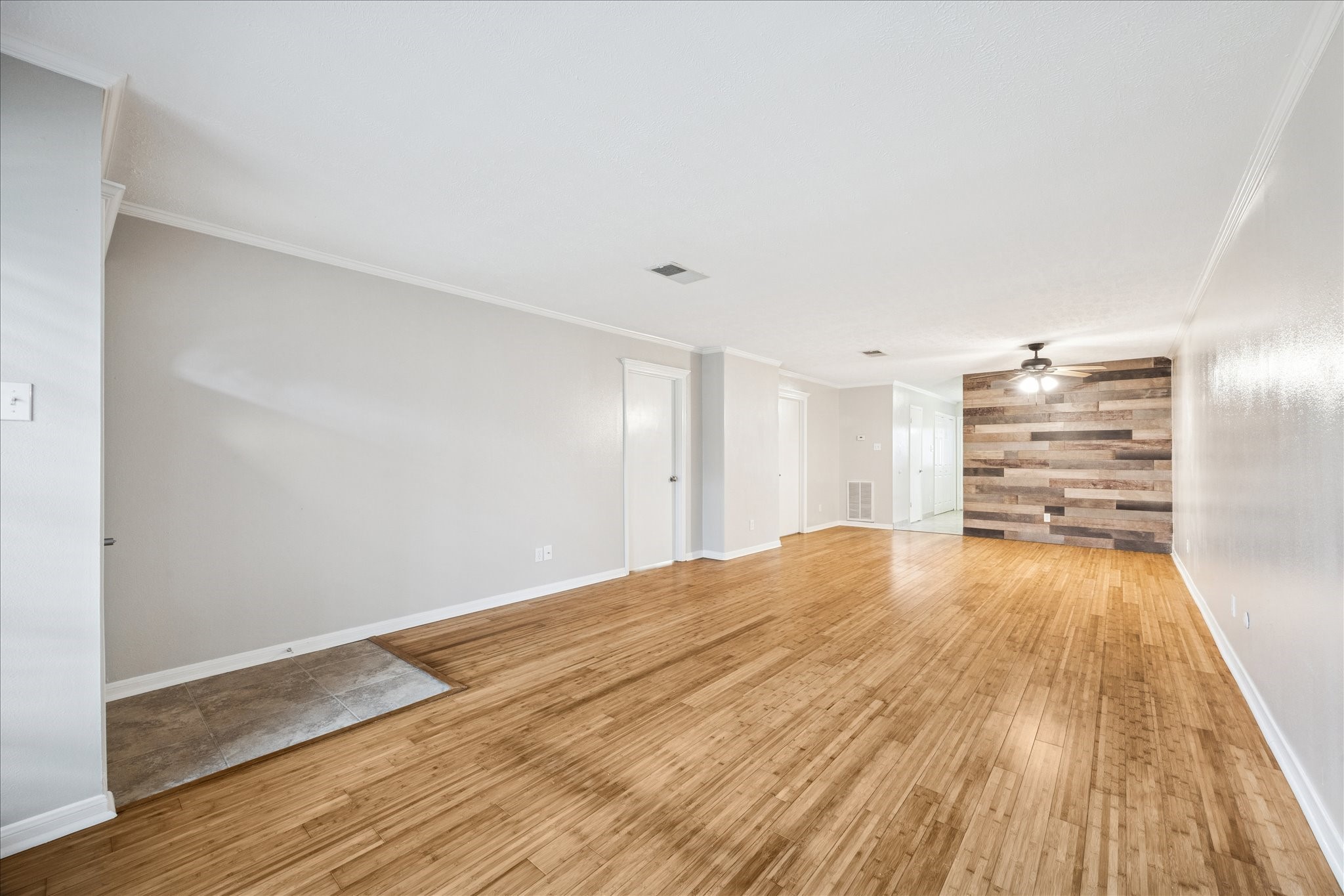 11433 Sabo Road Houston, TX 77089 - Photo 3 of 19 This will be your first impression, a sprawling living/ dining area with gorgeous bamboo flooring.