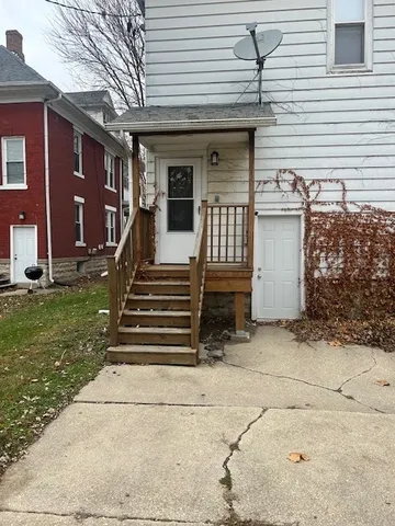 $1,250 | 518 College Avenue, Unit 2, DeKalb, IL 60115