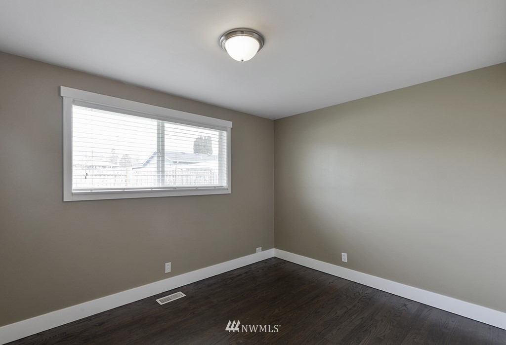 3704 Northeast 9th Court Renton, WA 98056 - Photo 12 of 20