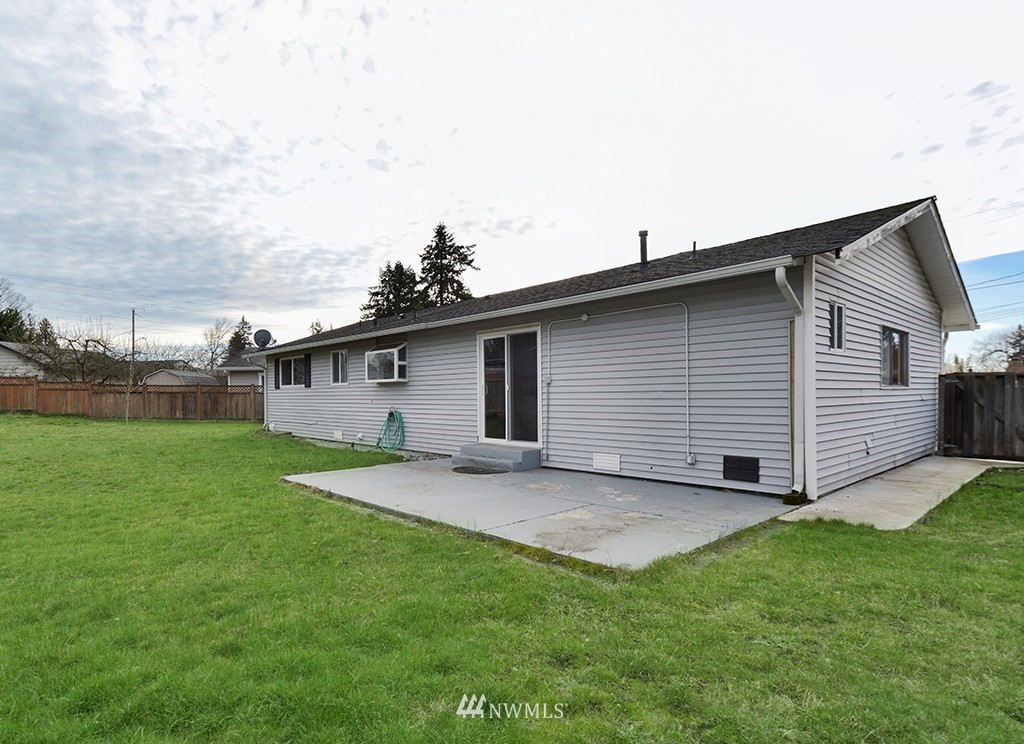 3704 Northeast 9th Court Renton, WA 98056 - Photo 17 of 20