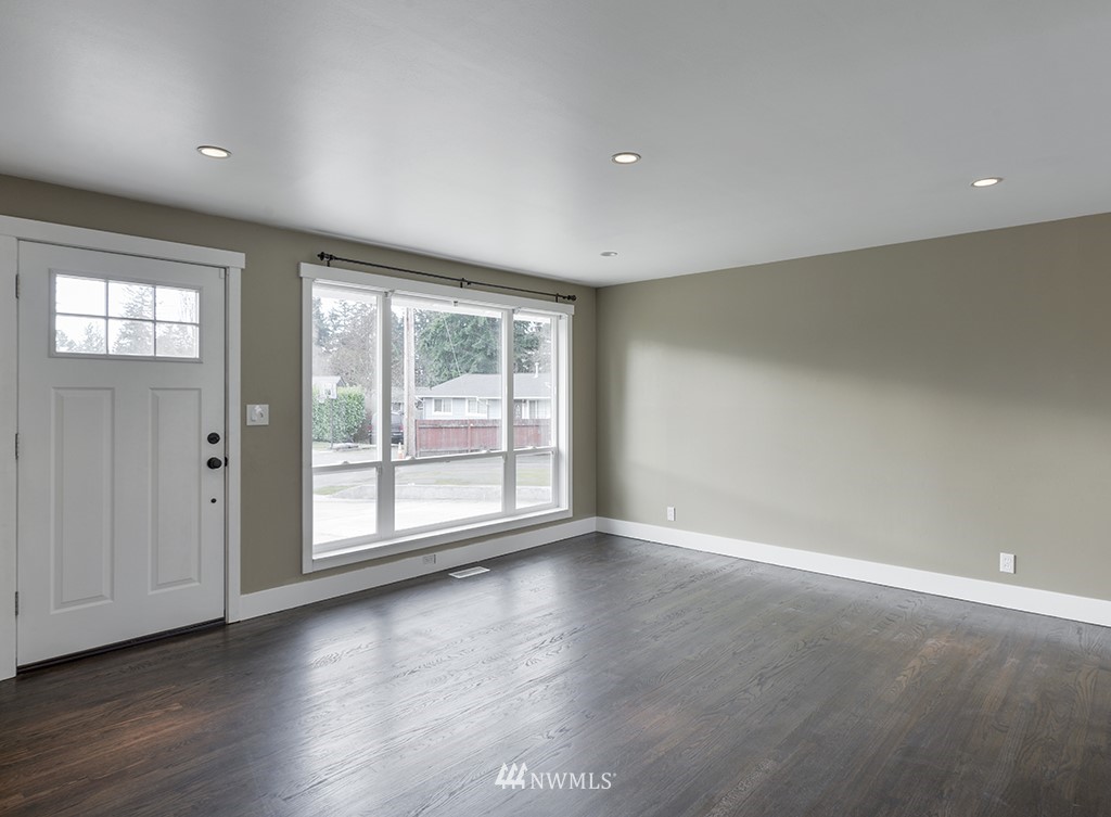 3704 Northeast 9th Court Renton, WA 98056 - Photo 4 of 20