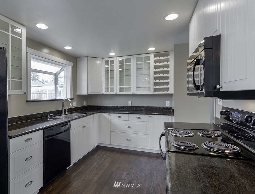 3704 Northeast 9th Court Renton, WA 98056 - Photo 5 of 20