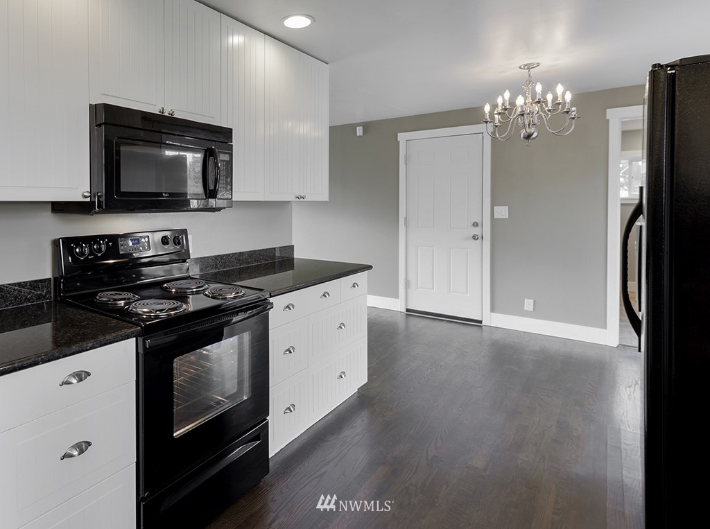 3704 Northeast 9th Court Renton, WA 98056 - Photo 6 of 20