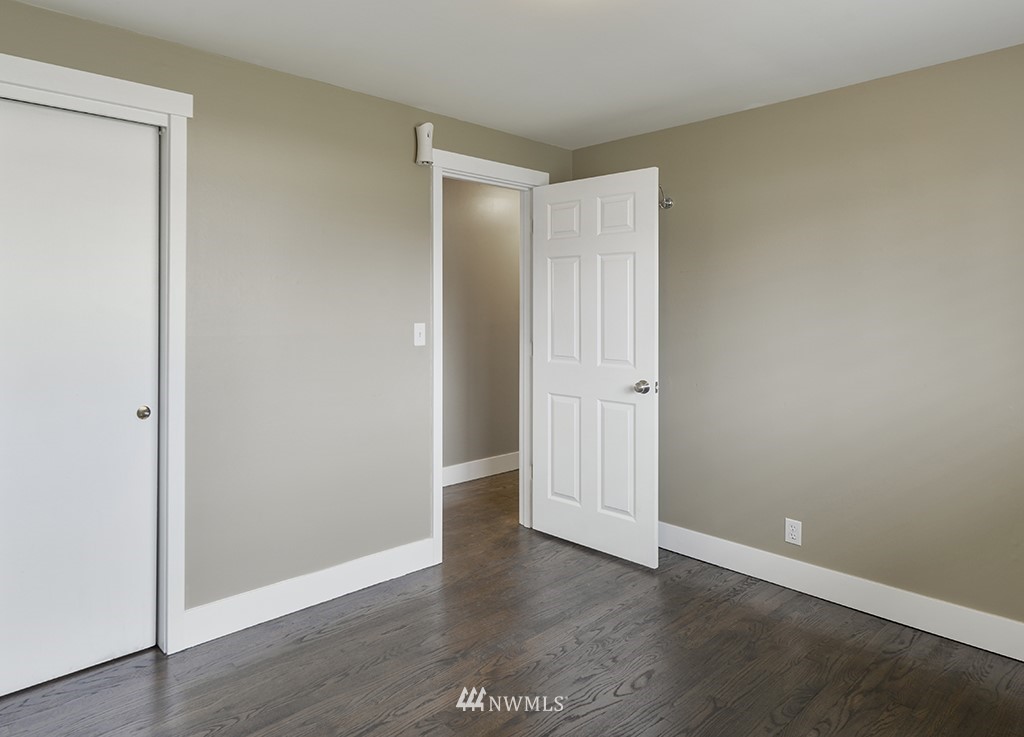 3704 Northeast 9th Court Renton, WA 98056 - Photo 7 of 20