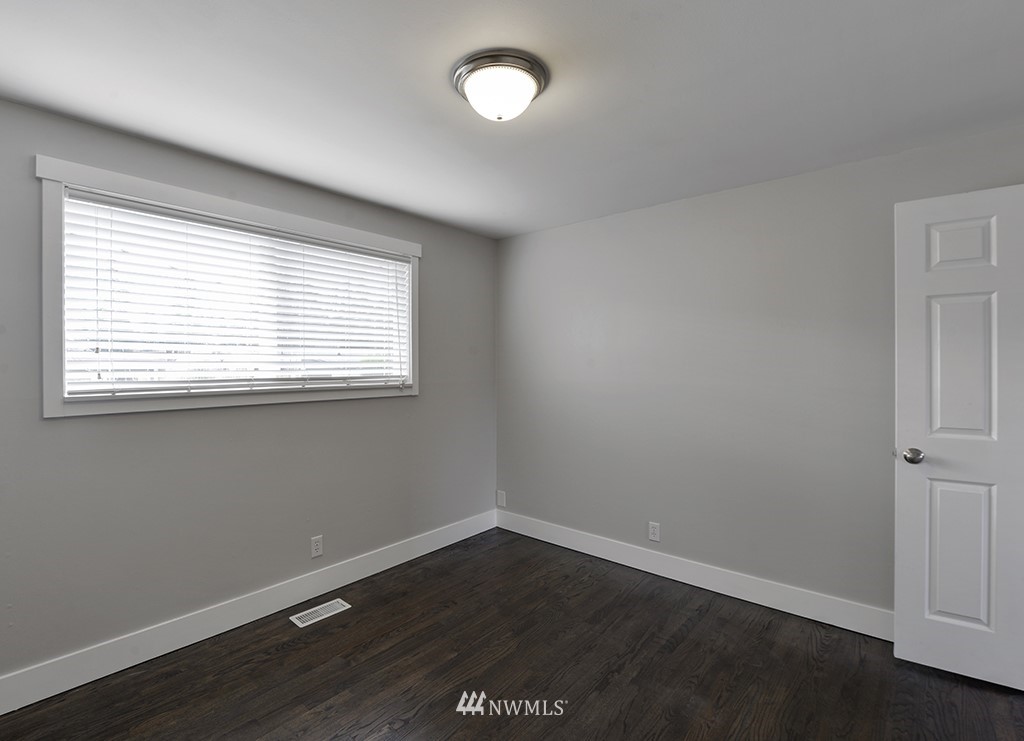3704 Northeast 9th Court Renton, WA 98056 - Photo 8 of 20