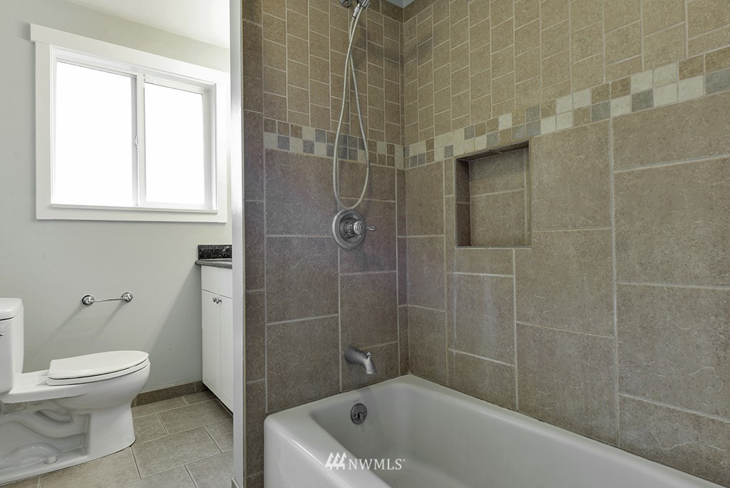 3704 Northeast 9th Court Renton, WA 98056 - Photo 9 of 20