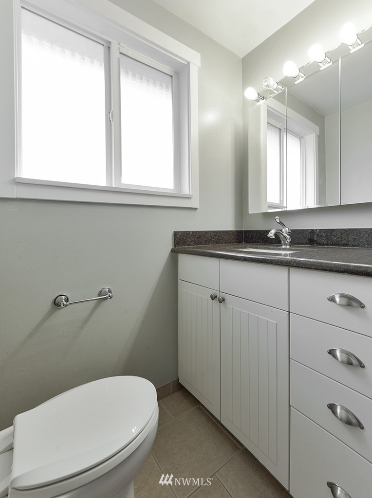 3704 Northeast 9th Court Renton, WA 98056 - Photo 10 of 20