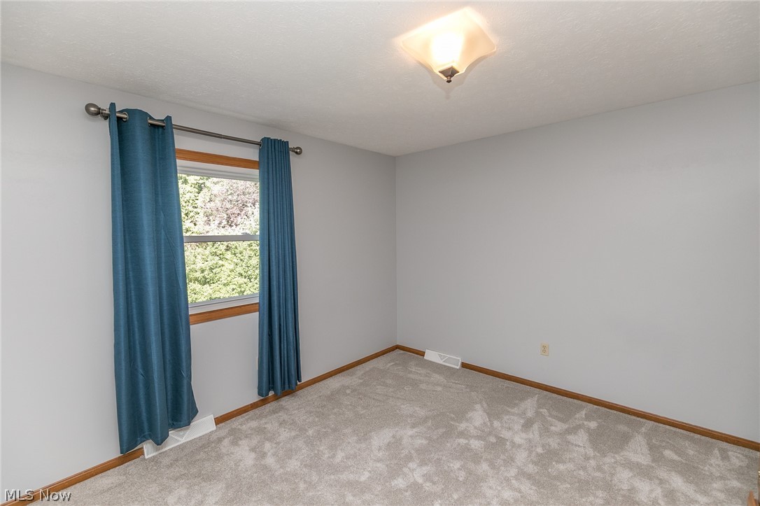 7588 Ridge Road Cleveland, OH 44129 - Photo 21 of 35 Gallery Image 21