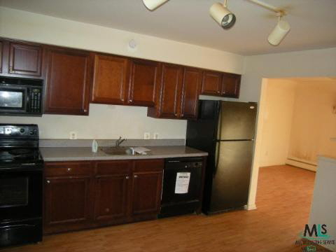 6496 Maple Troy, MI 48084 - Photo 2 of 5 915668-1.JPG