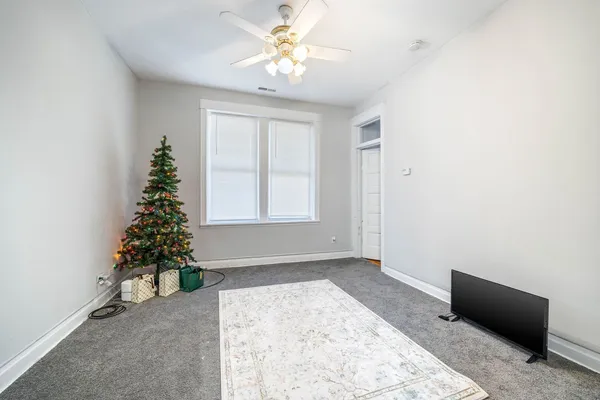 $1,800 | 928 South Claremont Avenue, Unit 2R, Chicago, IL 60612