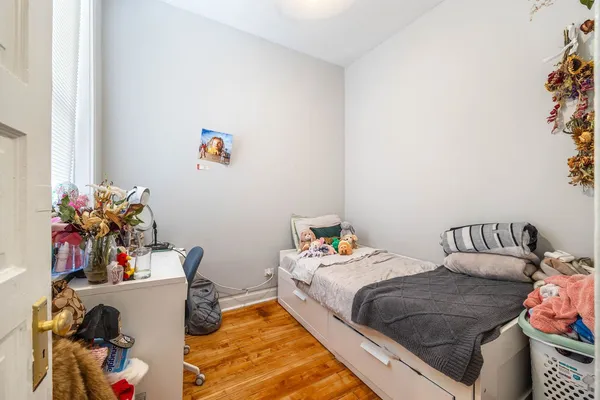 $1,800 | 928 South Claremont Avenue, Unit 2R, Chicago, IL 60612