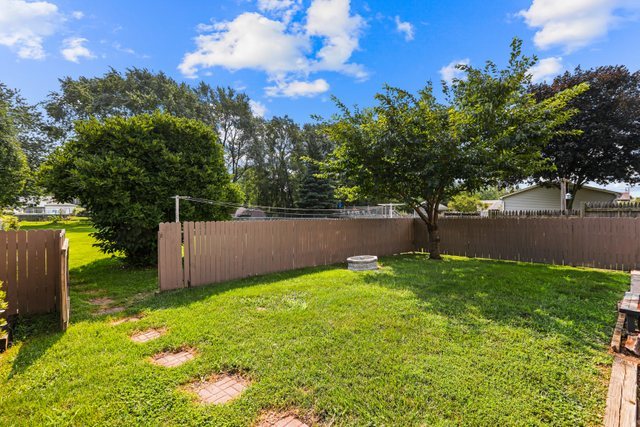 1S225 Valley Road Lombard, IL 60148 - Photo 38 of 46 a view of a backyard