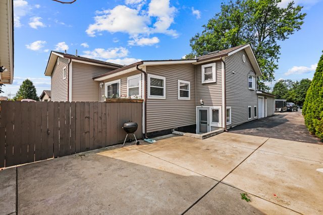 1S225 Valley Road Lombard, IL 60148 - Photo 43 of 46 a backyard of a house with table and chairs